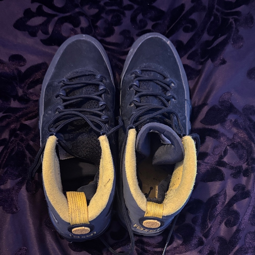 Men's Black and Tan Hiking Shoes
